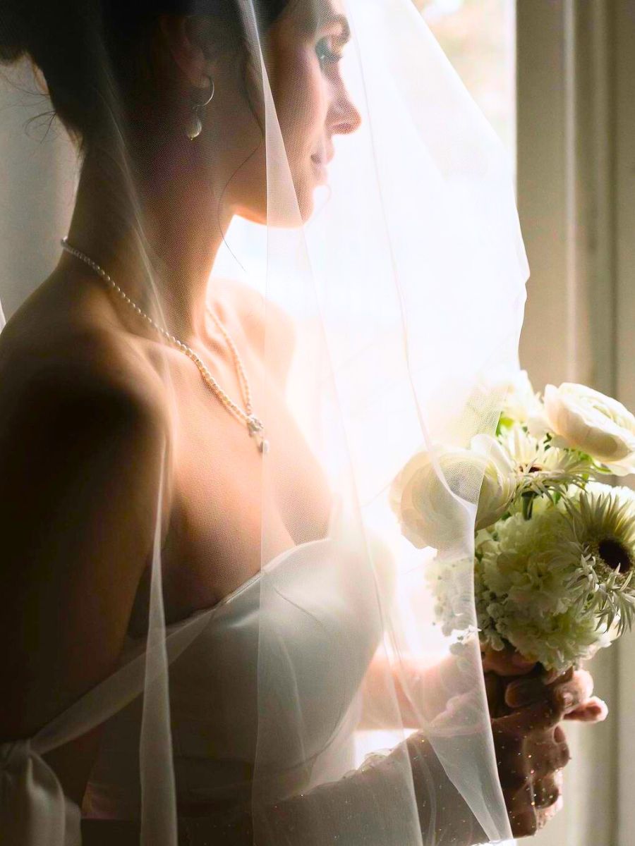 A white minimalist wedding bouquet
