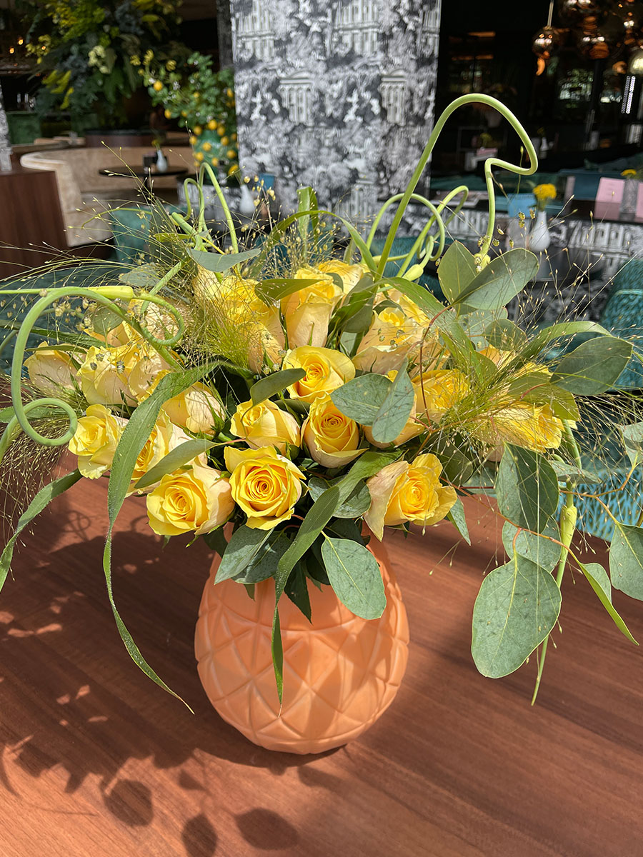 Rose Eureka bouquet in vase by Pauline Arkesteijn