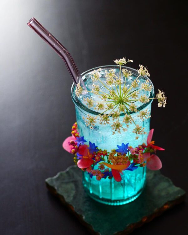 Floral Cocktails That Are a True Work of Art - Veermaster Berlin - via Weddingforward - blue flower cocktail on thursd