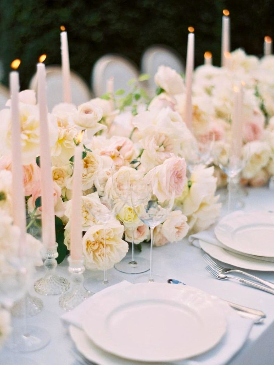 White and neutral tones for weddings