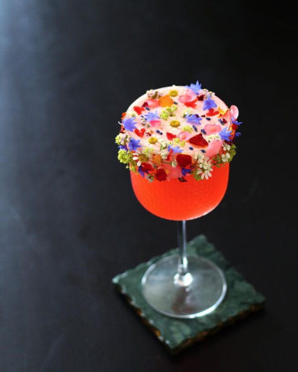 Floral Cocktails That Are a True Work of Art - Veermaster Berlin - via Weddingforward - flower cocktail in wineglass red on thursd