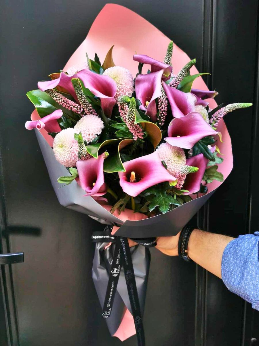 An arrangement using calla and mixed flowers