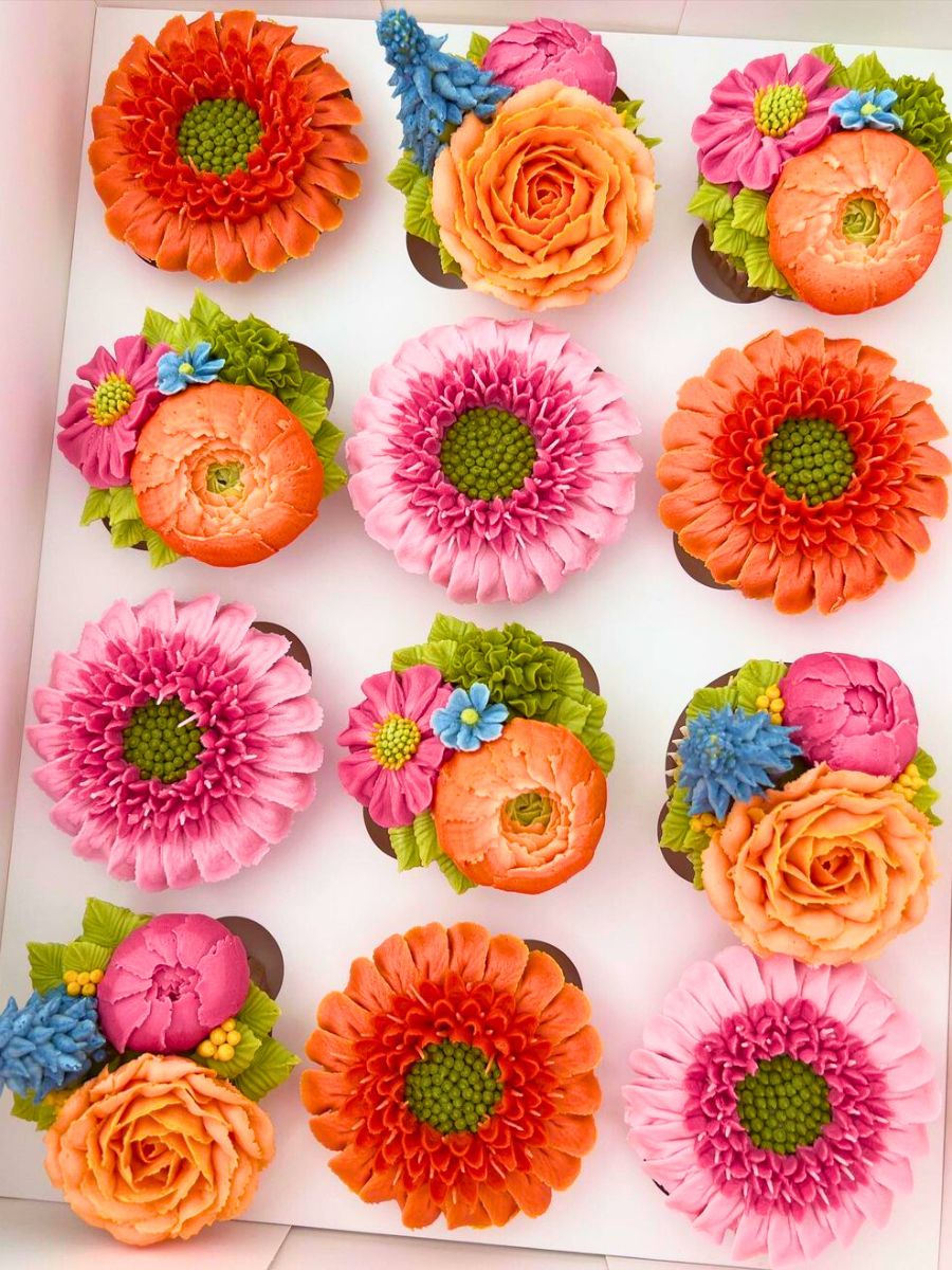 Divine floral art in cupcakes by Kerry Roberts