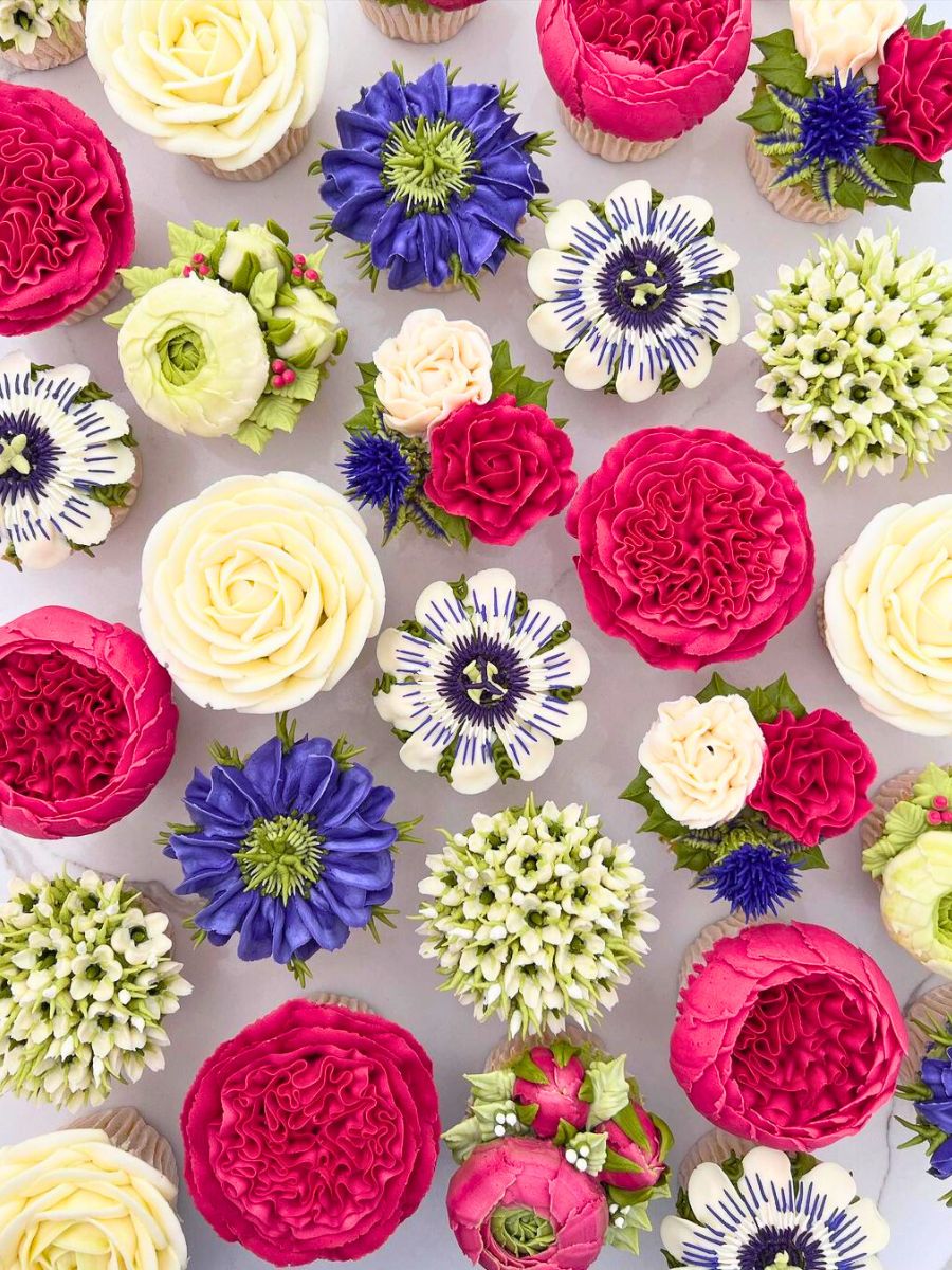 Garden rose and passiflora cupcakes