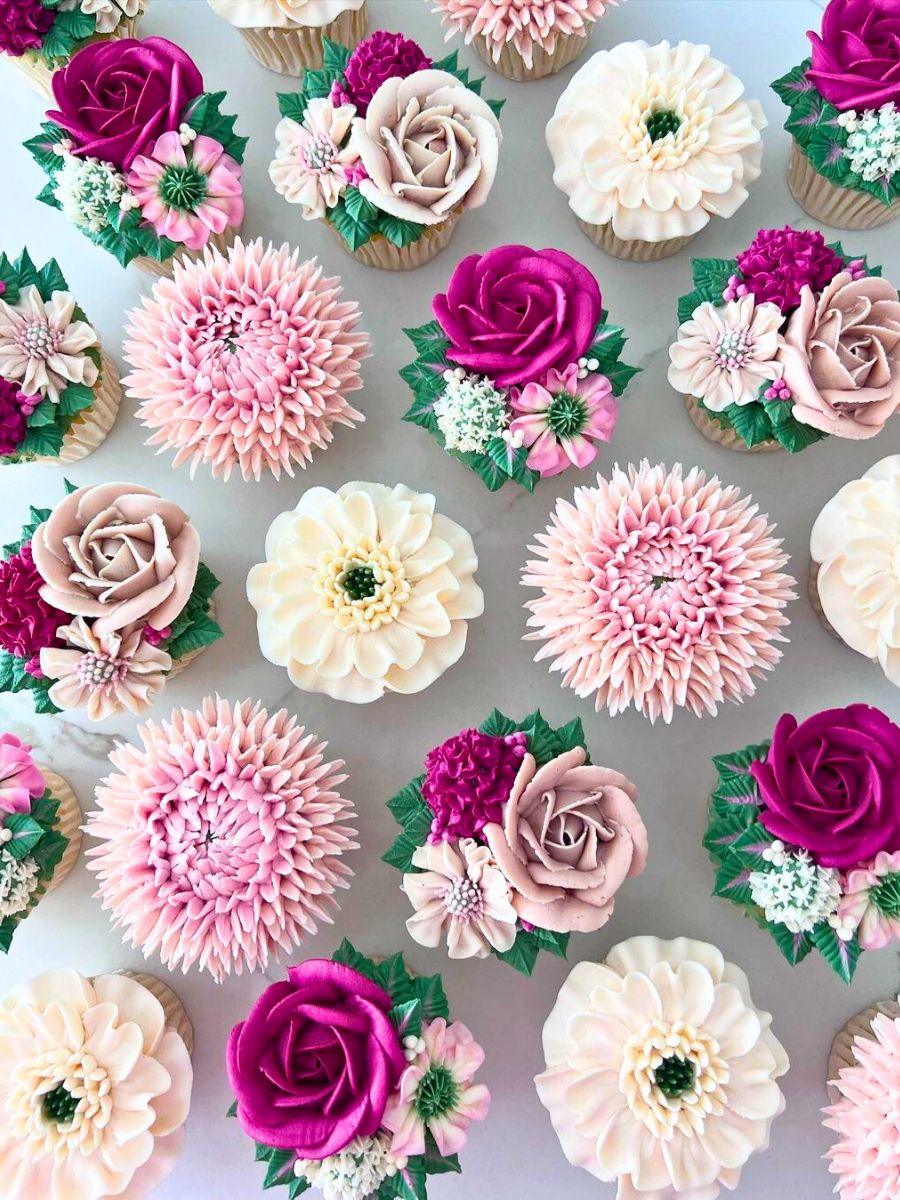 Chrysanthemum and rose cupcakes by Kerry