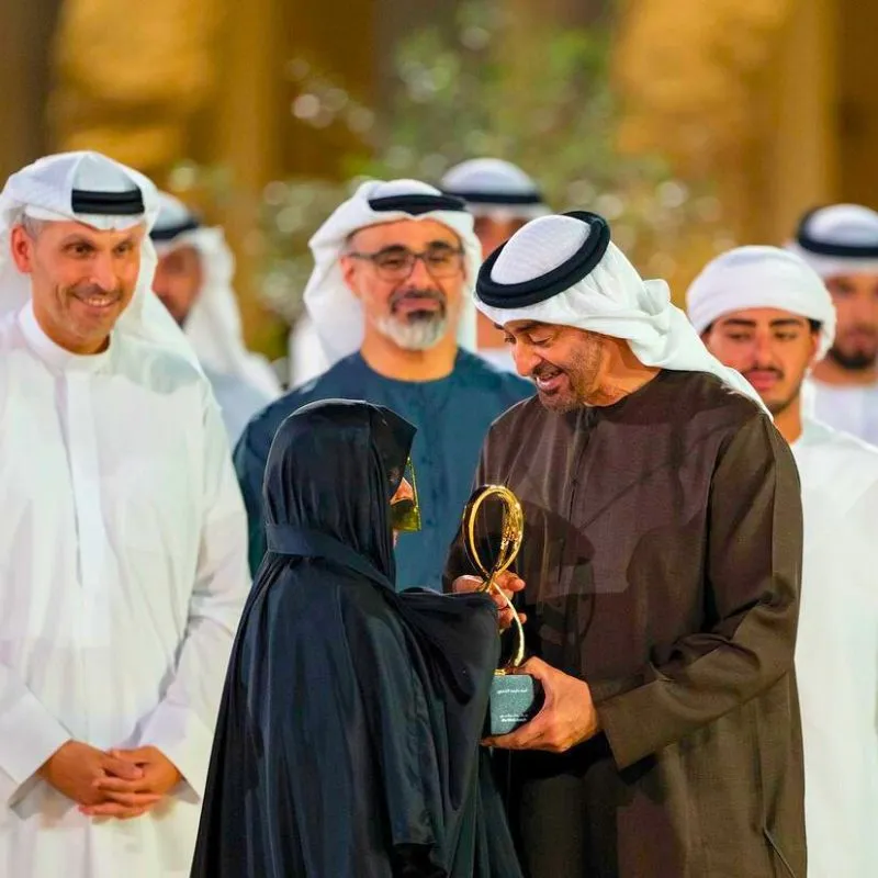 Amna receiving her award