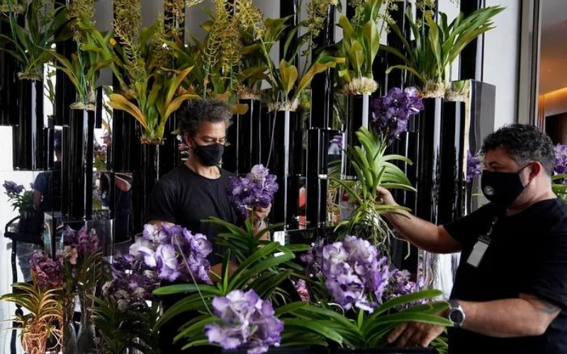 See How the Four Seasons' Floral Team Works Behind the Scenes Jeff Leatham