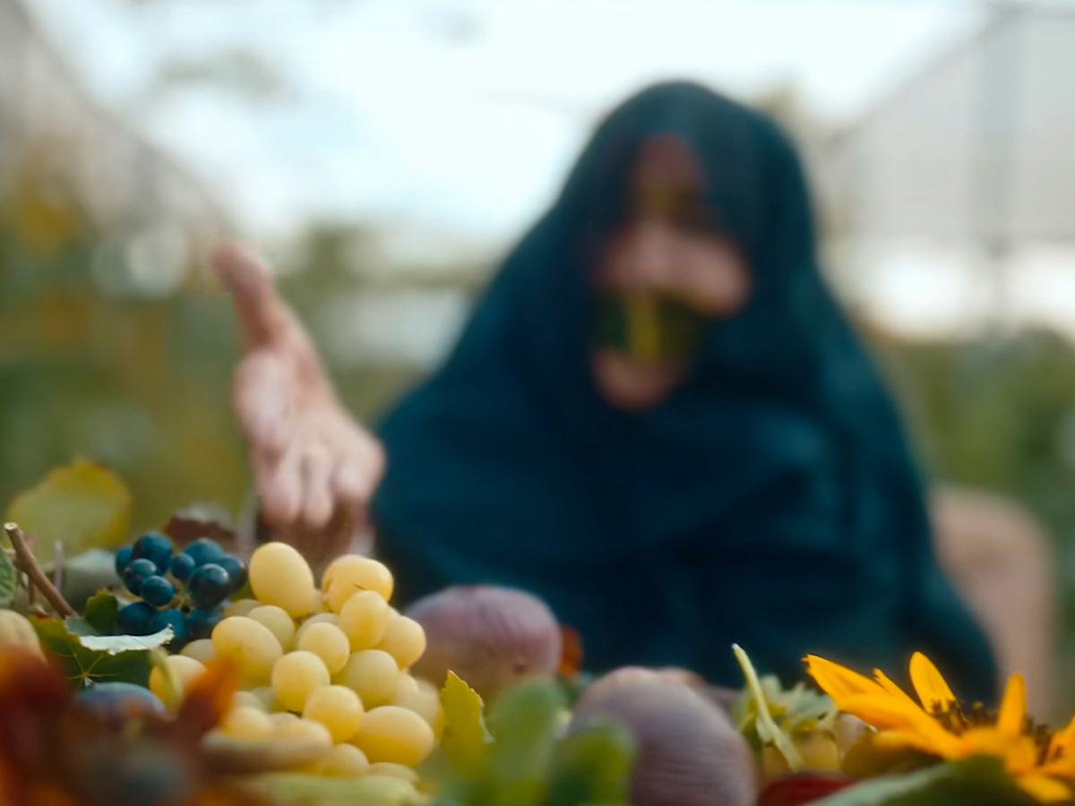 Amna Khalifa Al Qemzi grapes and figs on Thursd
