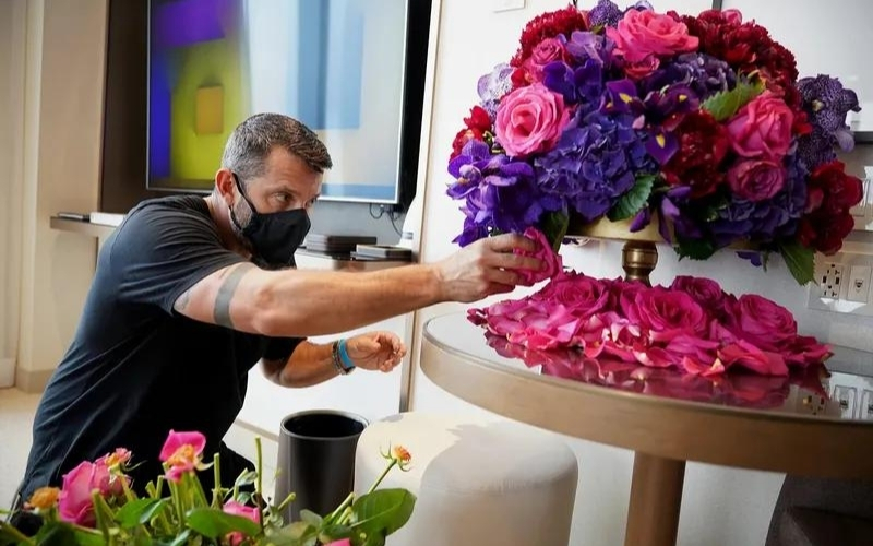 See How the Four Seasons' Floral Team Works Behind the Scenes Jeff Leatham