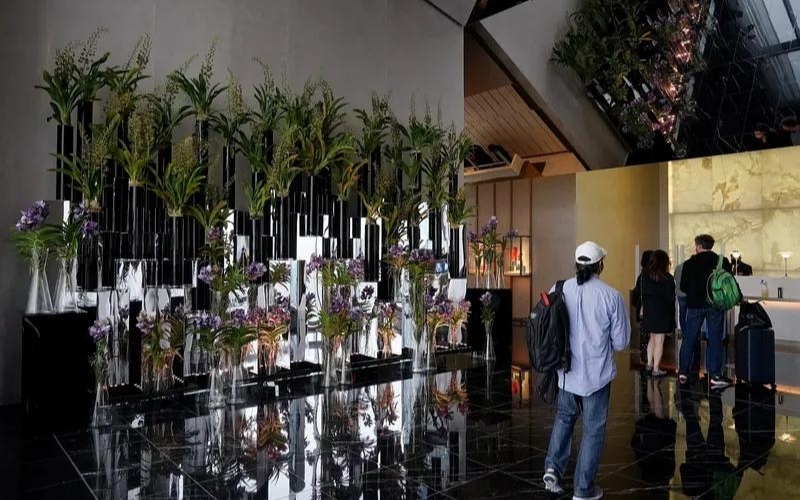 See How the Four Seasons' Floral Team Works Behind the Scenes Extravagant Floral Arrangements