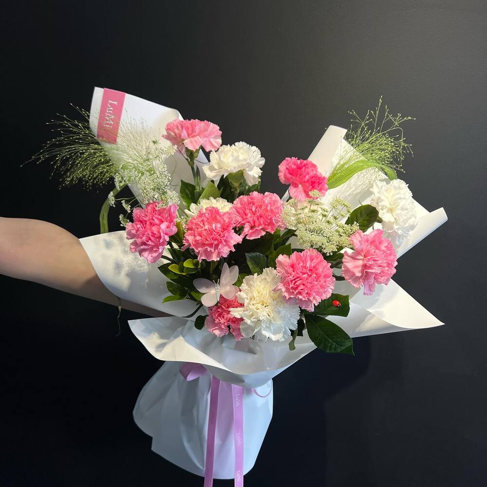 beautyful Carnation flower bouquet