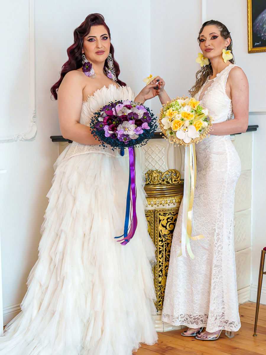 Laura Draghici Two Brides with two bouquets