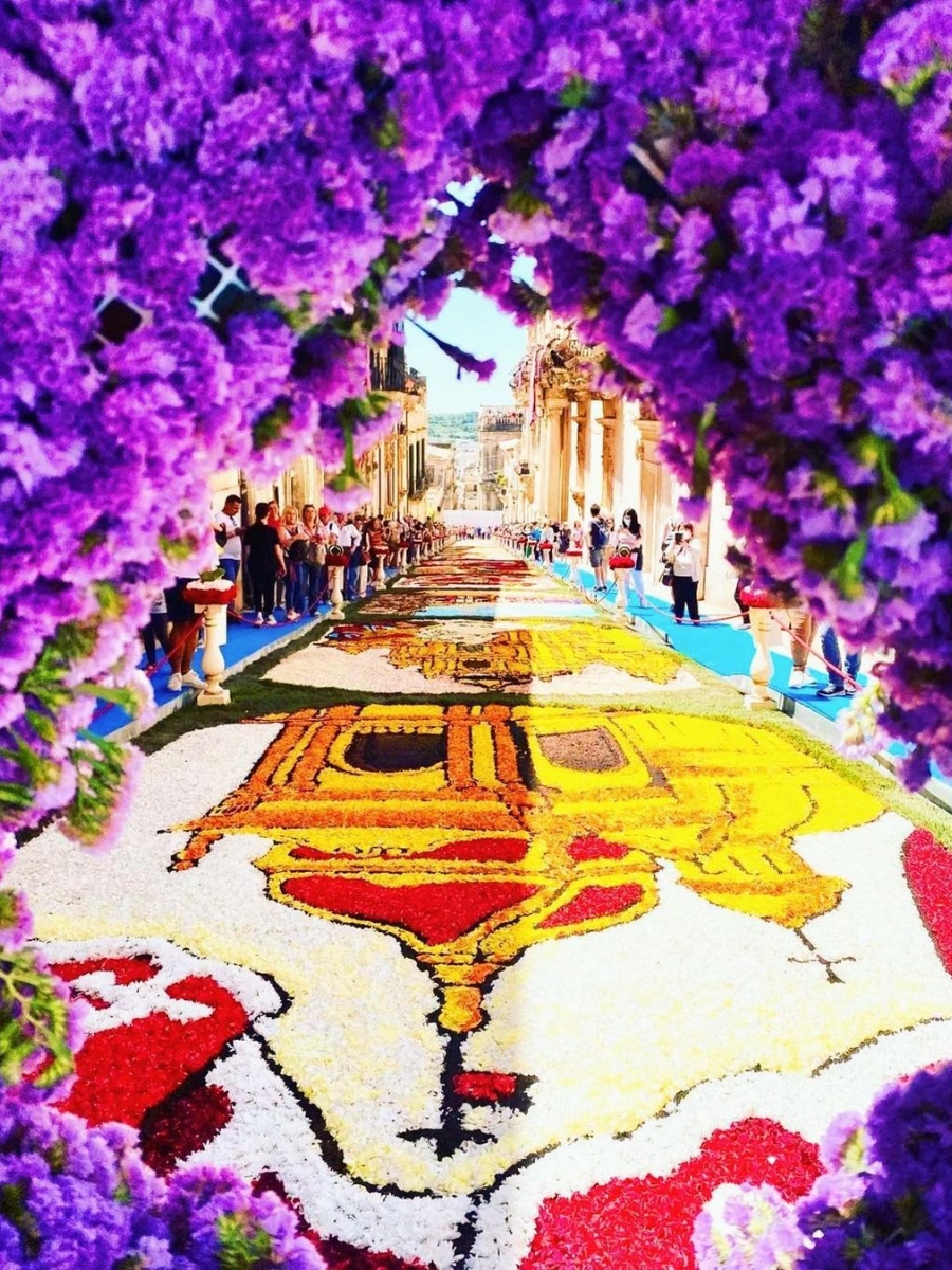 Infiorata Flower festival and all its colors