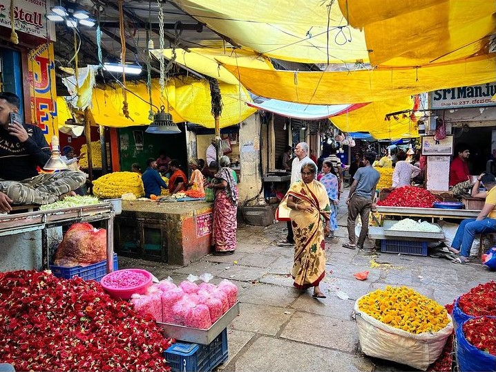 an insight from the streets of Devaraja Market Mysore