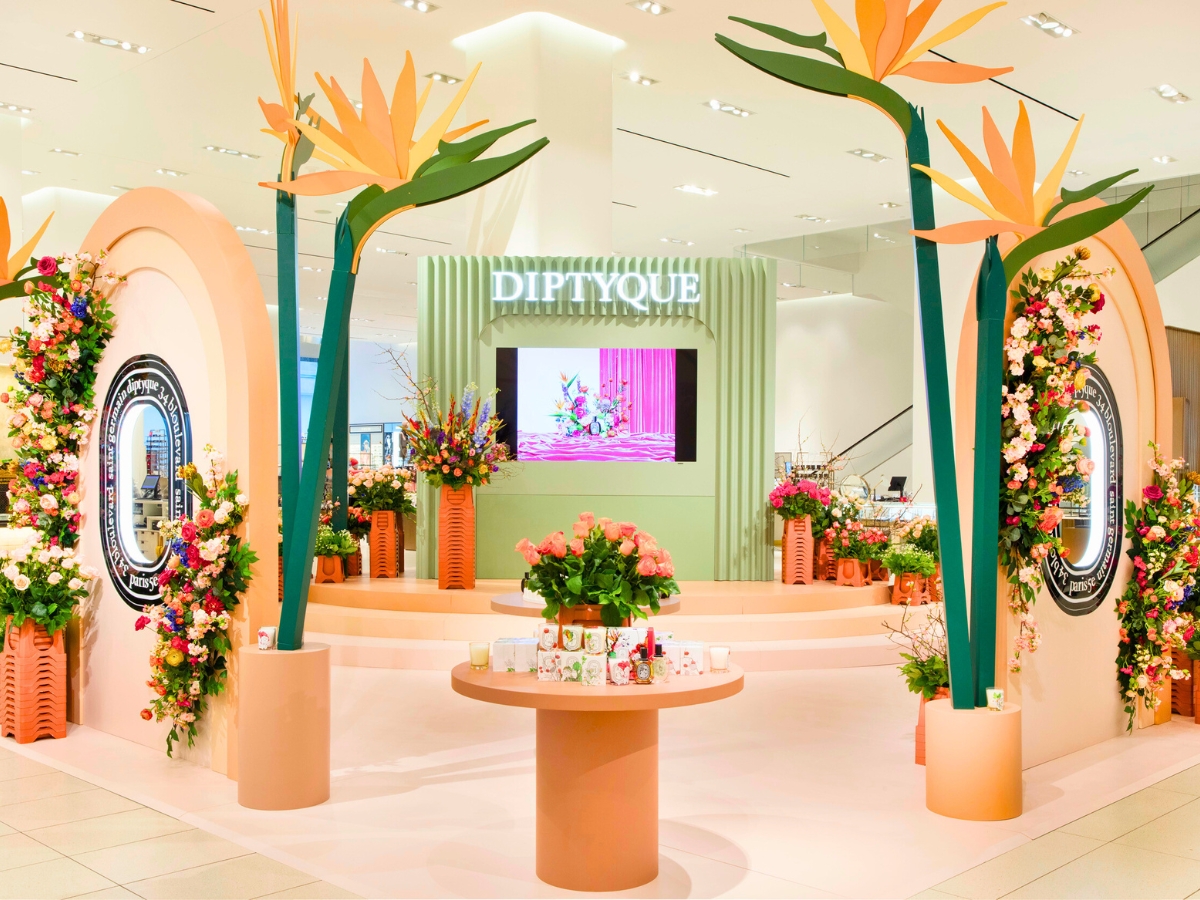 Complete view of Diptyque flower pop up
