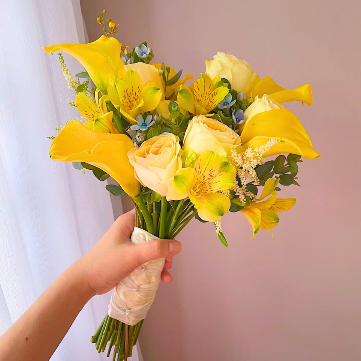 Yellow summery bridal bouquet
