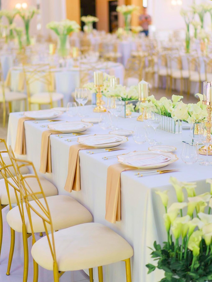 Wedding tables decorated with callas