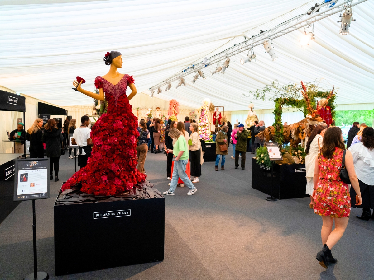 Fleurs de Villes mannequin exhibition at Botanic Garden of Edinburgh