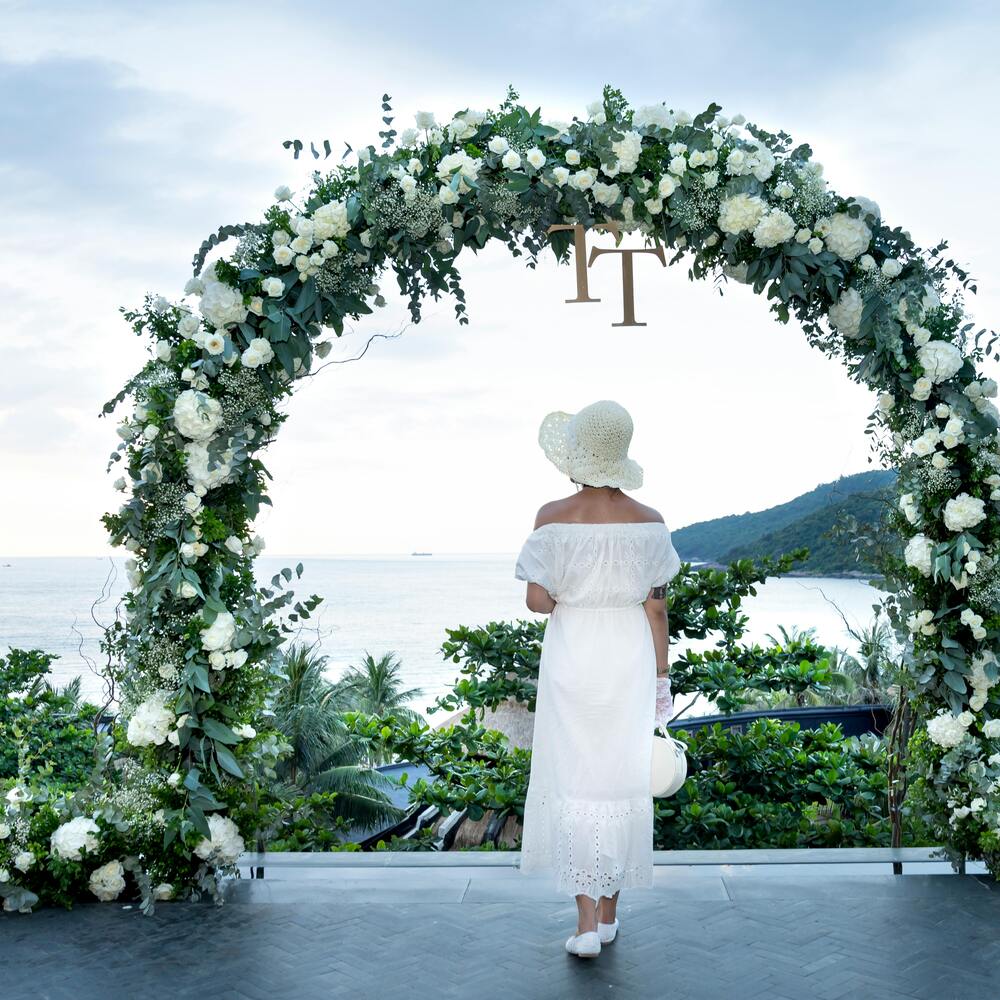 perfect flower gate for wedding