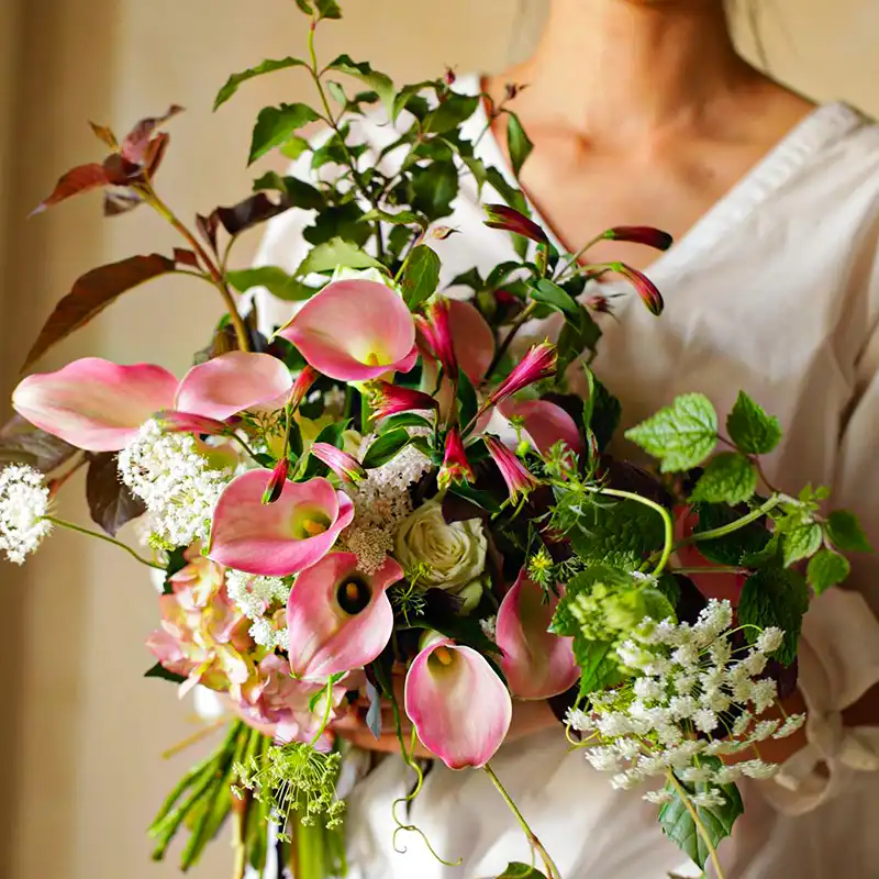 Wedding calla lily arrangement