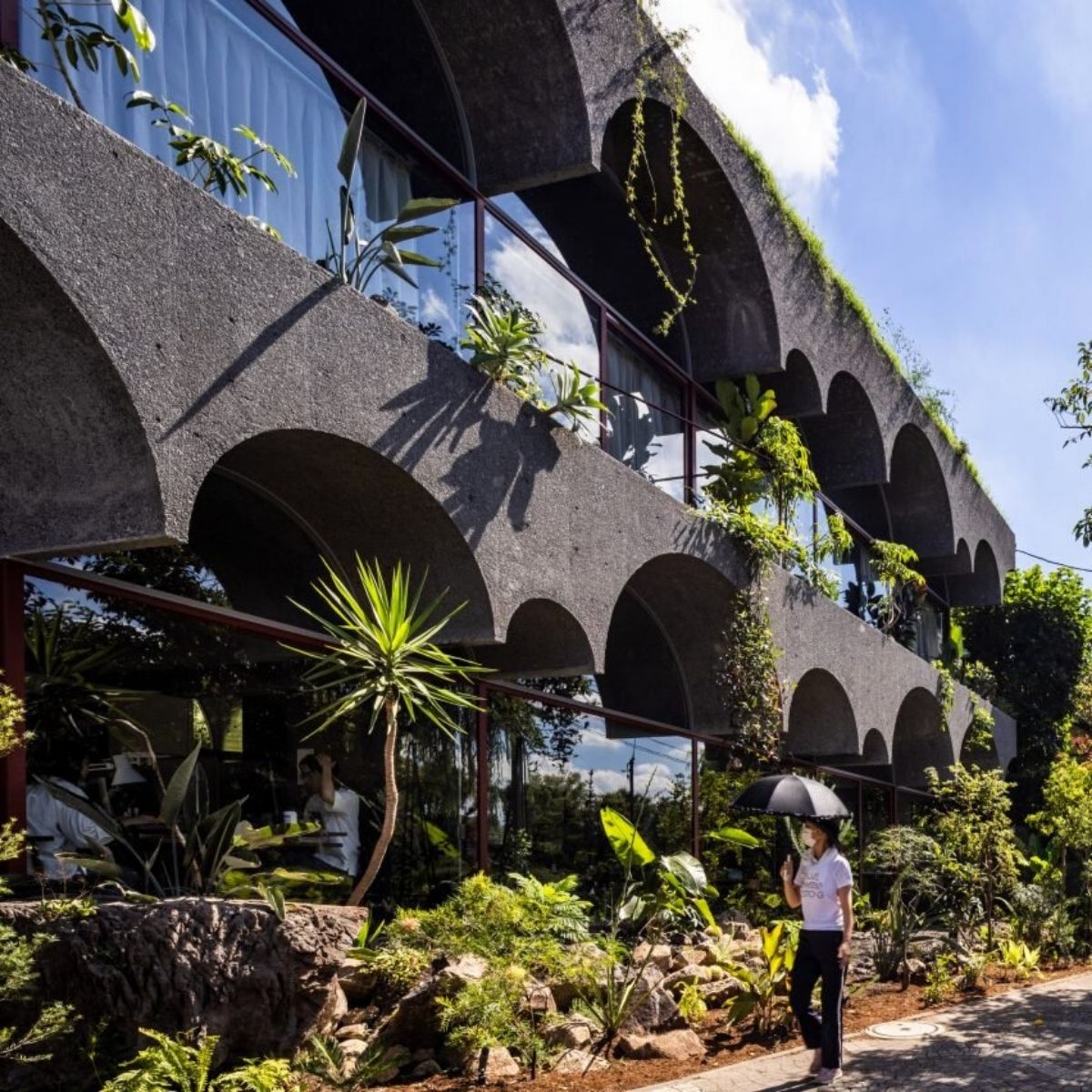 Tsuruoka House Designed by Kiyoaki Takeda to Welcome Many Plants - Article on Thursd - Featured (1)