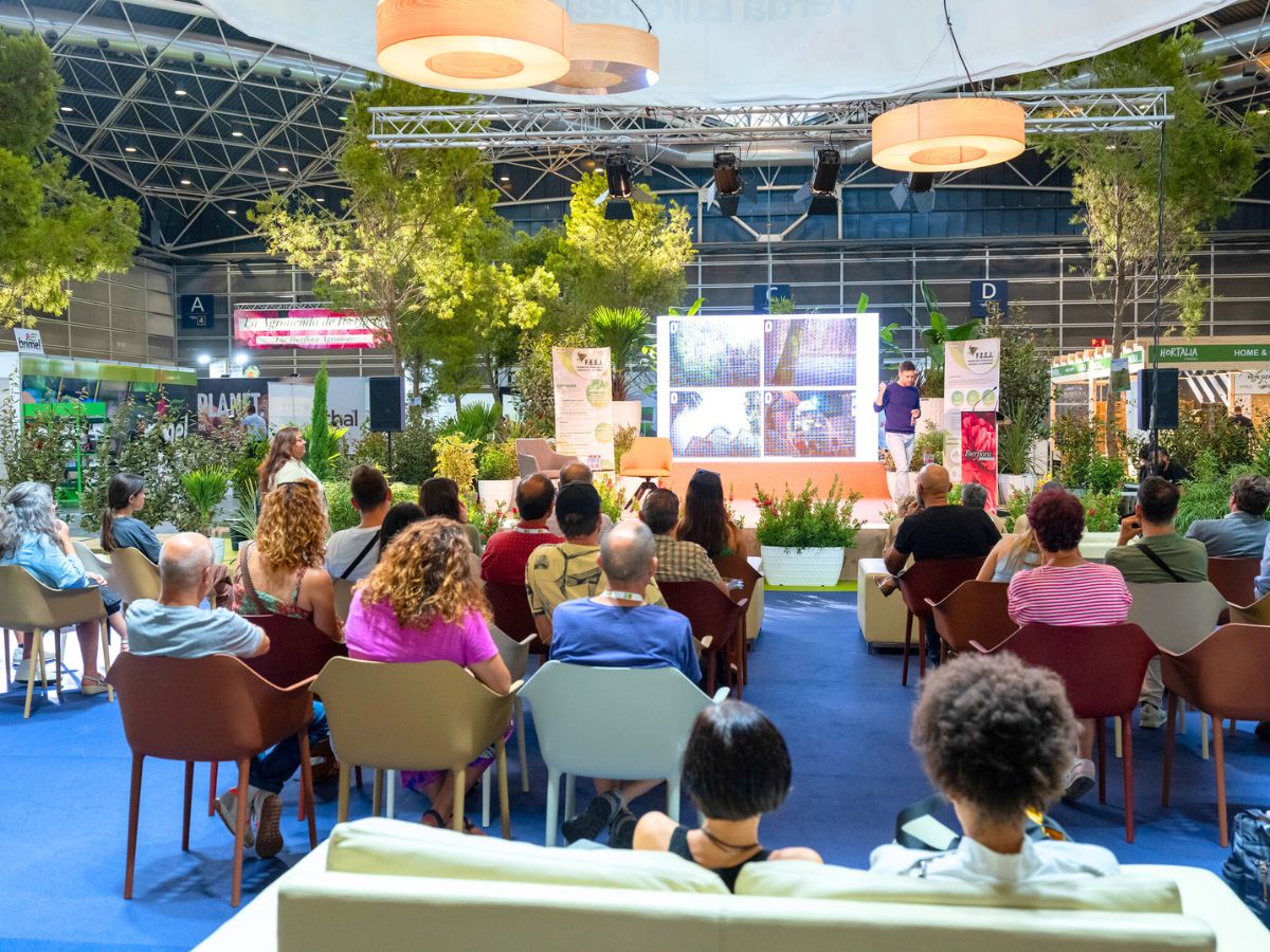 Attendees during workshops and talks at Iberflora