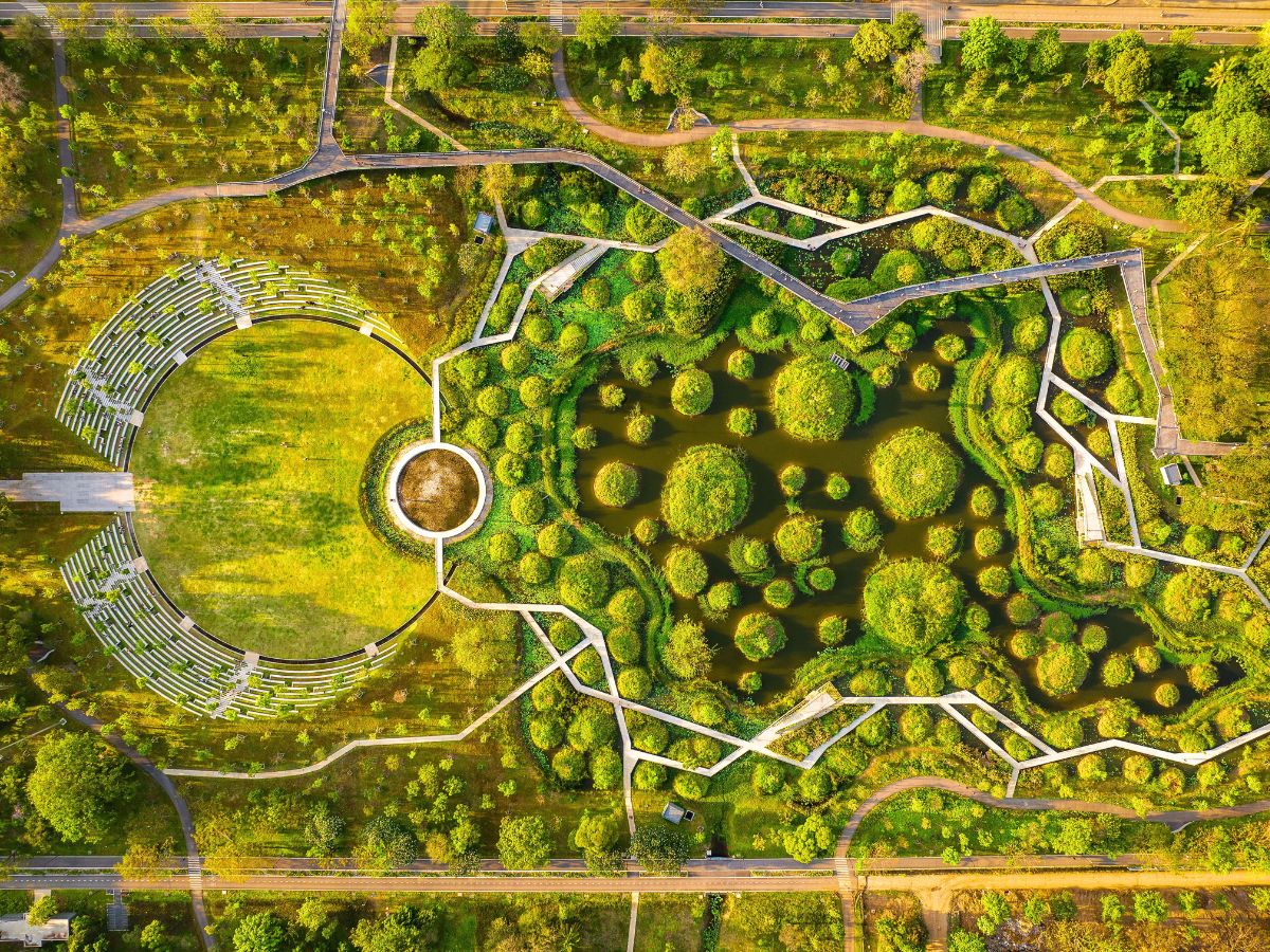 Forestpark filled with hundreds of trees