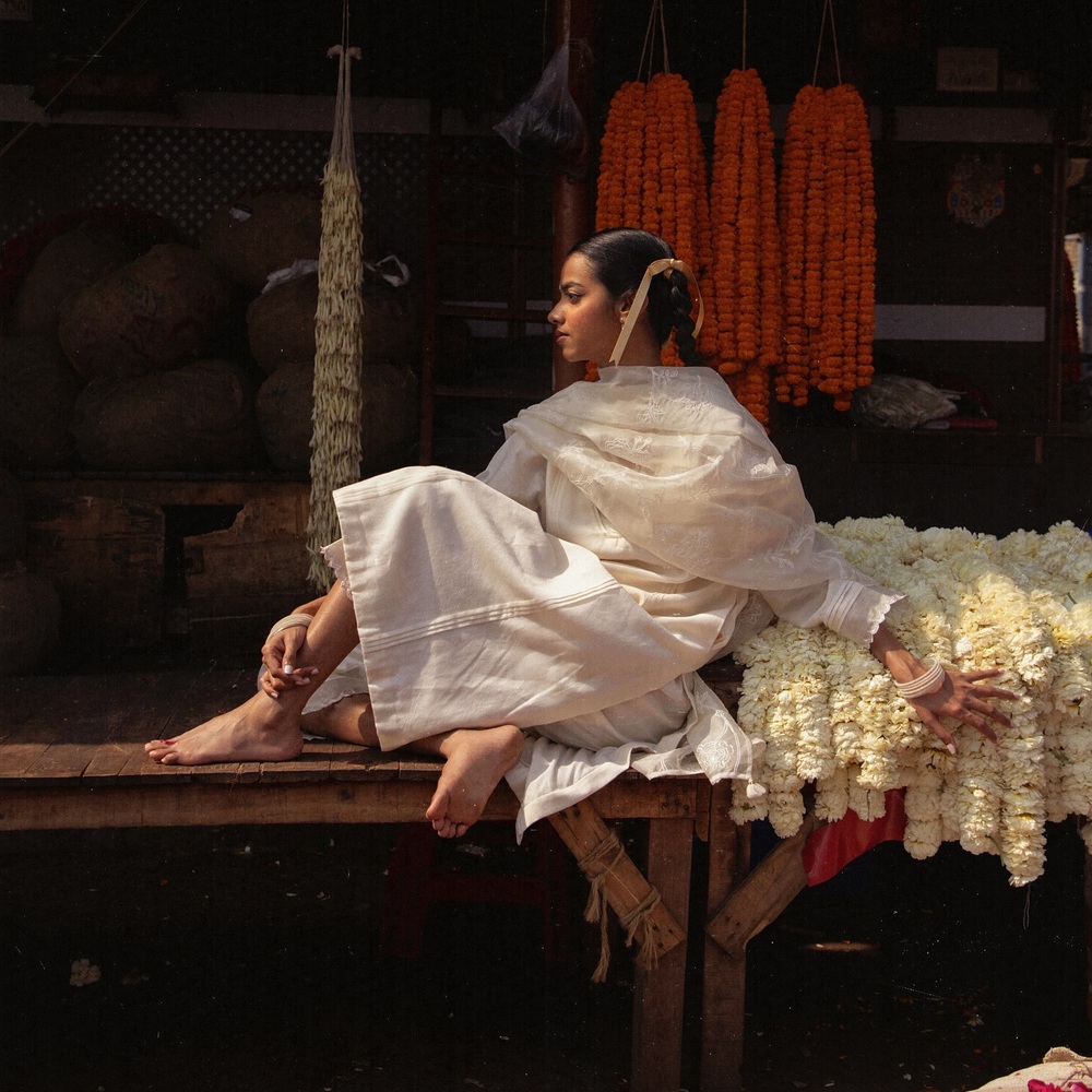 The KR Market in Bengaluru is a popular location for flower market photography