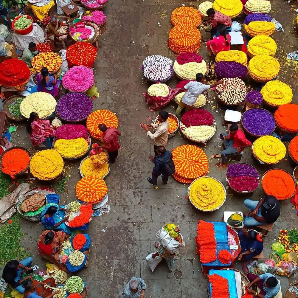 People seliing Flowers in Bangalore Flower Market