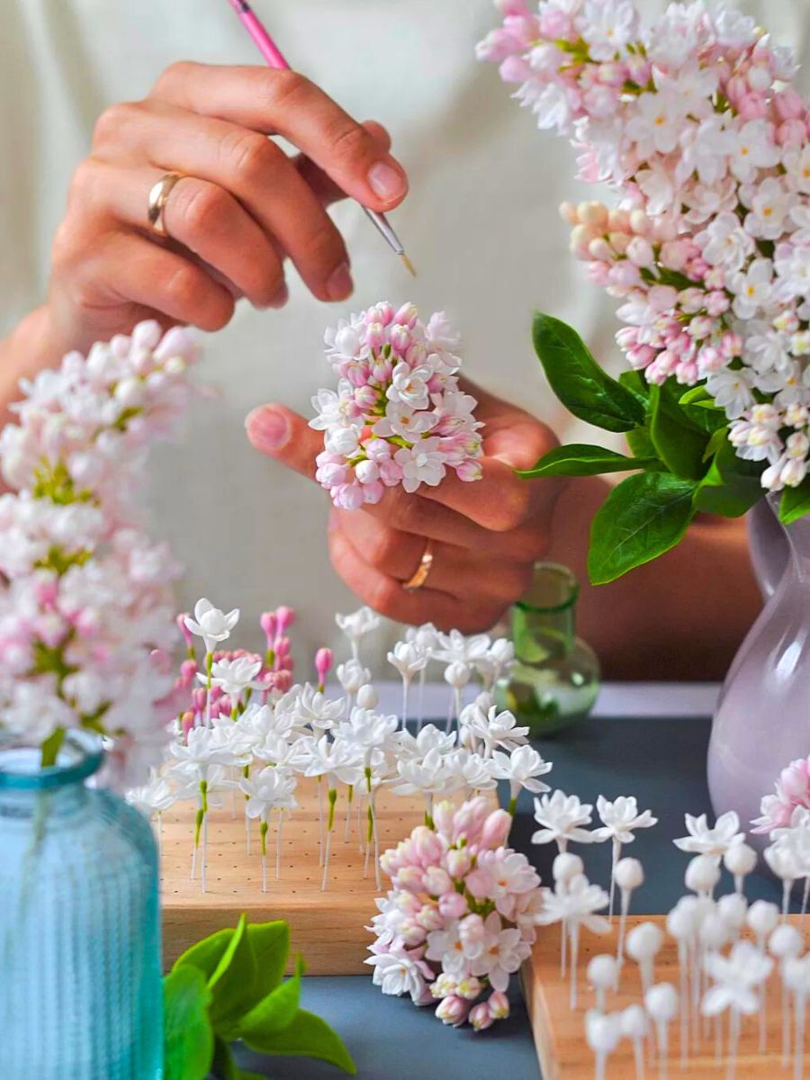 Process of clay flowers by Julia