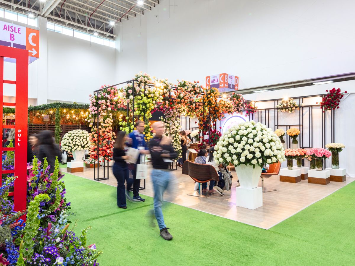 Expo Flor filled with flower stands