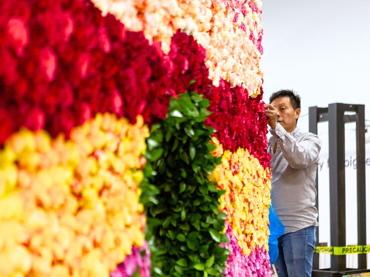 Making of flower stands at Expo Flor fair