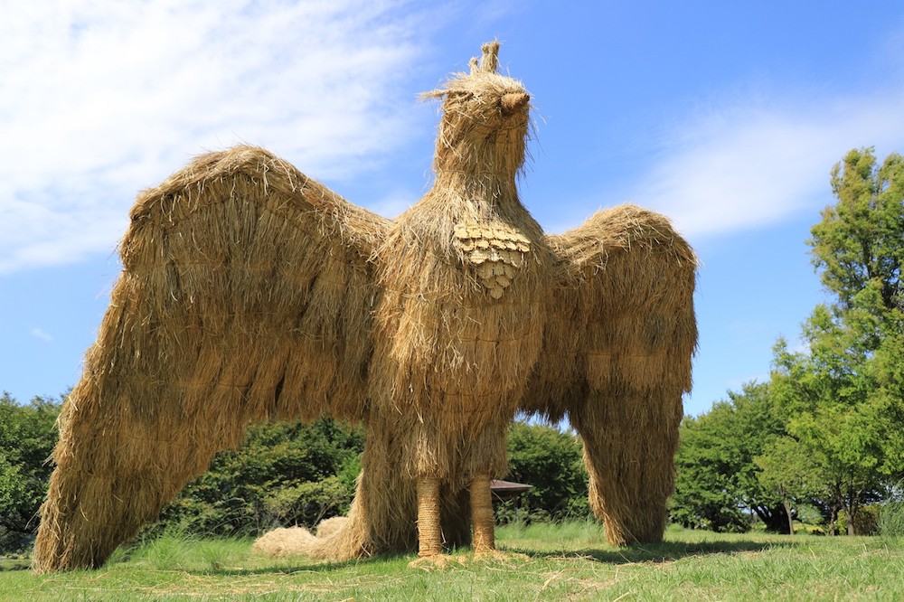 Behold the Enormous Straw Sculptures of Japan’s Wara Art Festival Eagle Sculpture