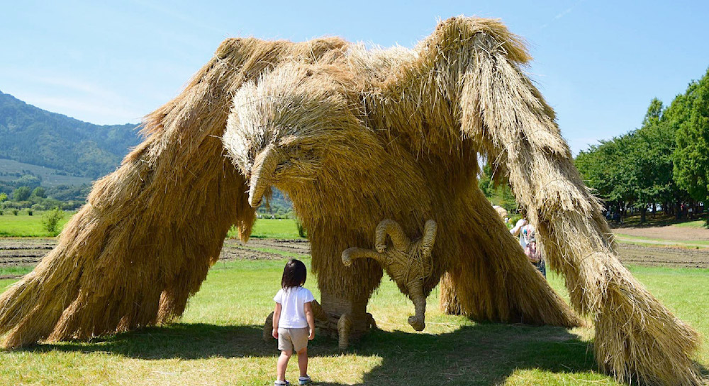 Behold the Enormous Straw Sculptures of Japan’s Wara Art Festival Eagle Sculpture