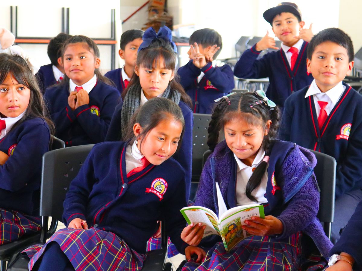 A group of kids reading