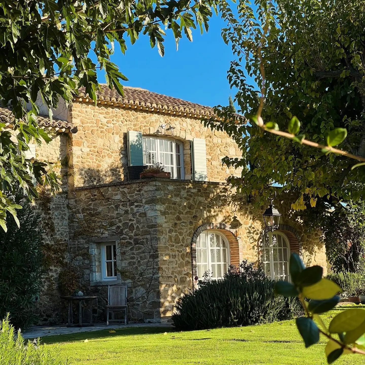 Villa Near Mont Ventoux for the Inner Flower of Life Retreat by Josefien Goethals