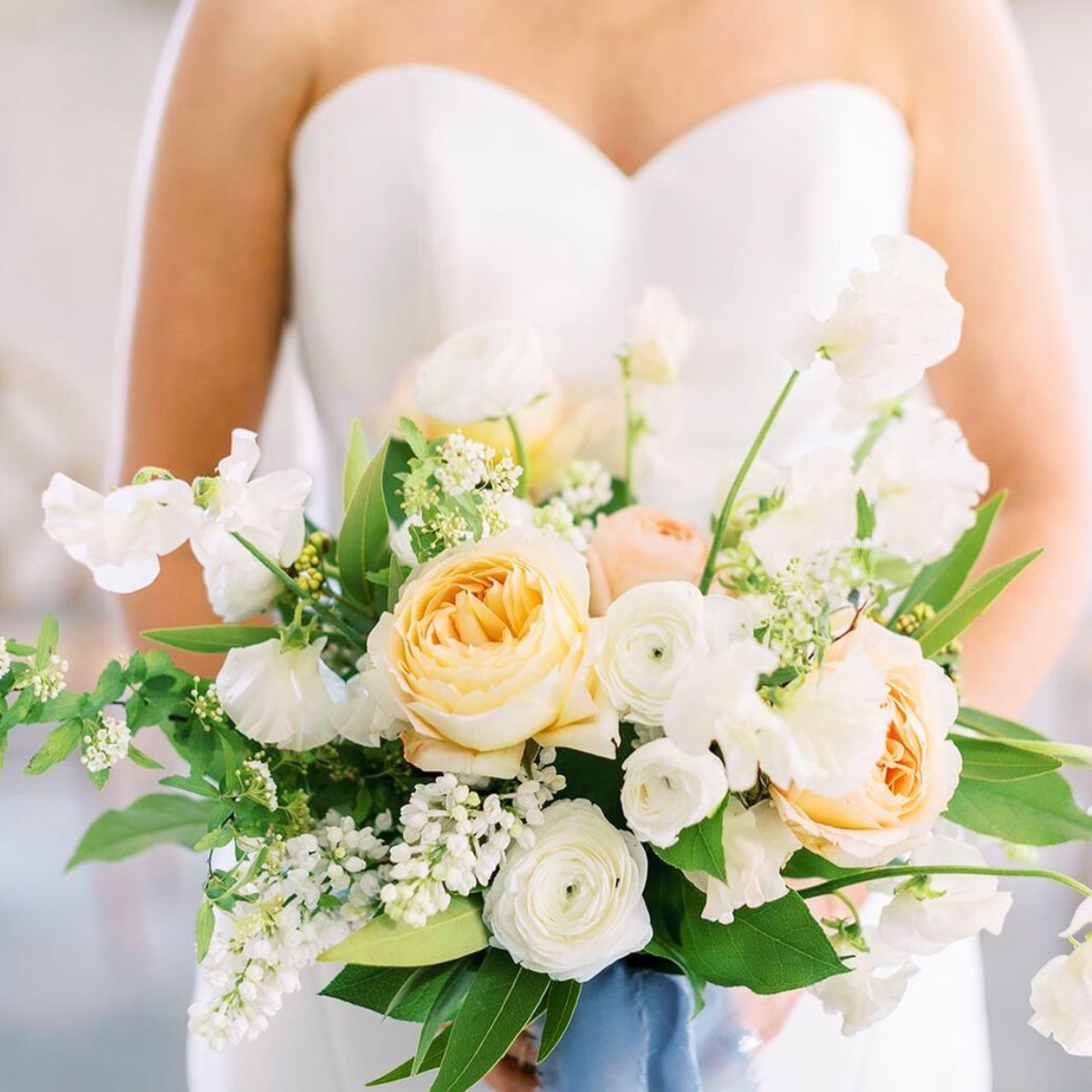 Rose Caramel Antike in a wedding bouquet