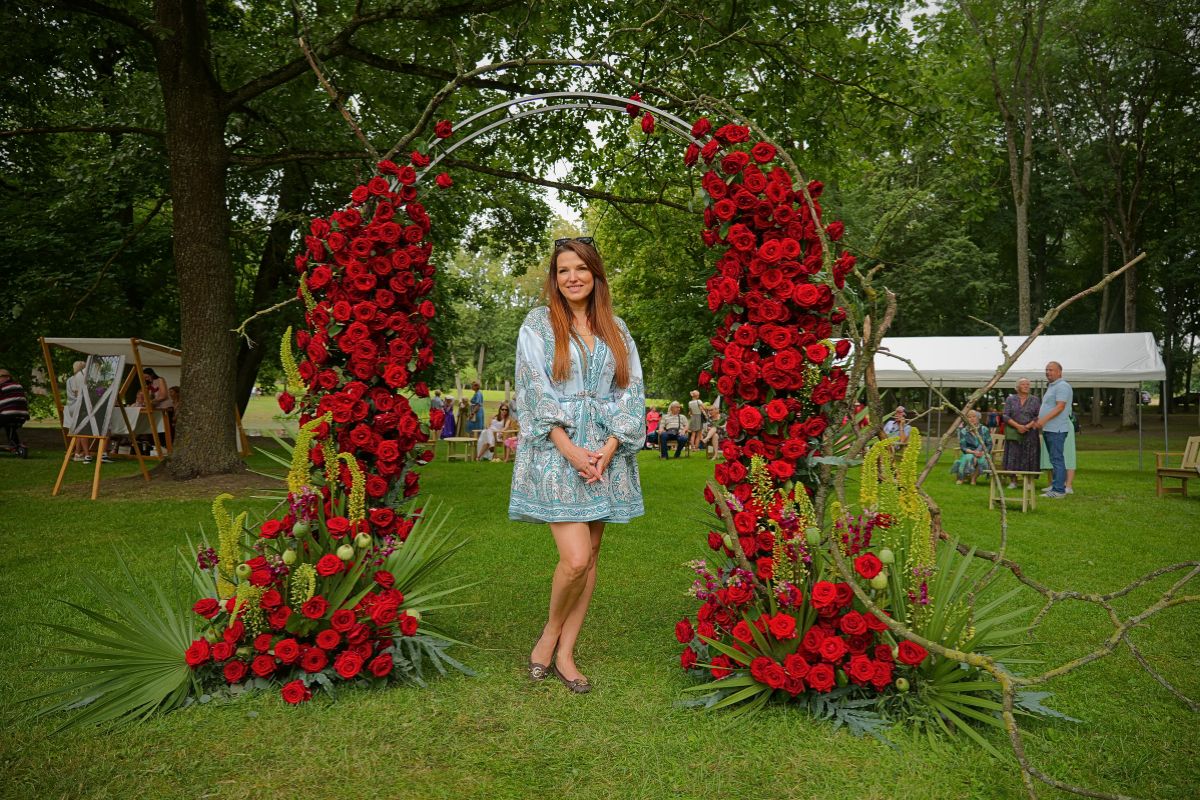 Arch of Dreams with Porta Nova Roses