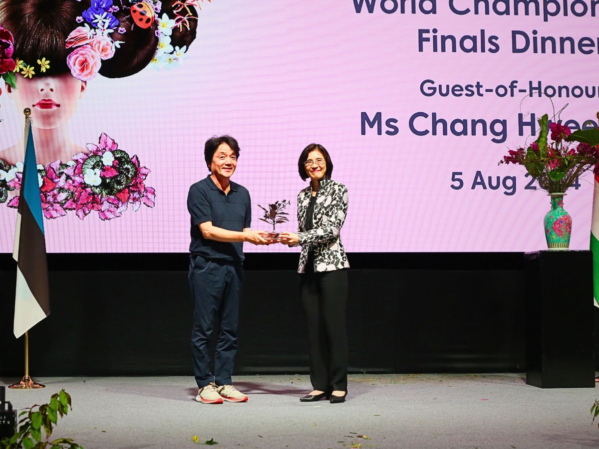 Hiroto Inoue from Japan, Second Runner-Up of the Floral Windows to the World Championship receiving the Second Runner-Up award from Ms Chang Hwee Nee, CEO, National Heritage Board