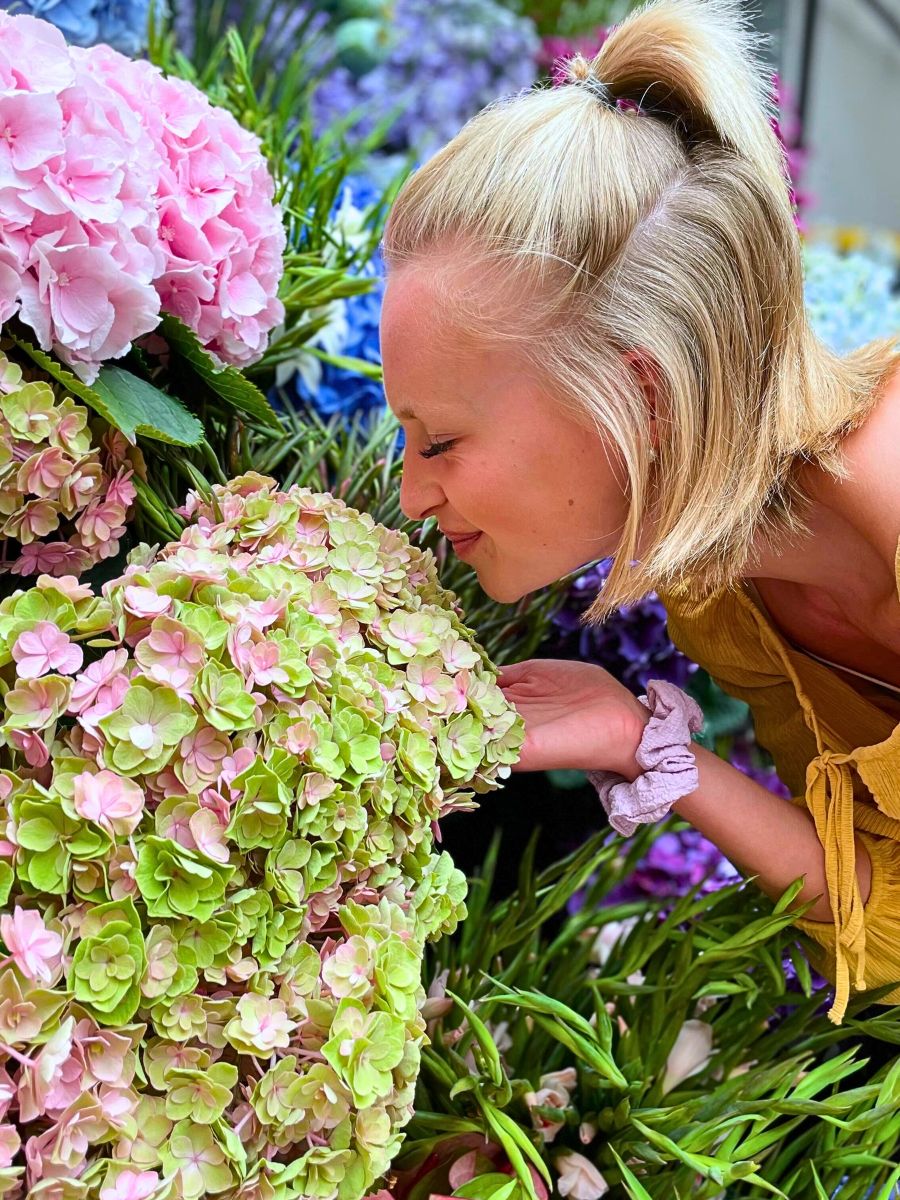 Fresh Natural Flowers and Their Emotional Connection Nuances