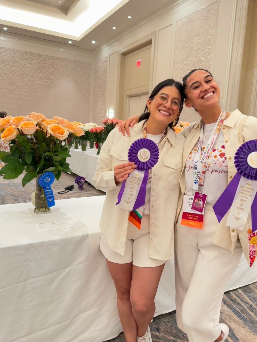 Daniela and Valeria Lobato