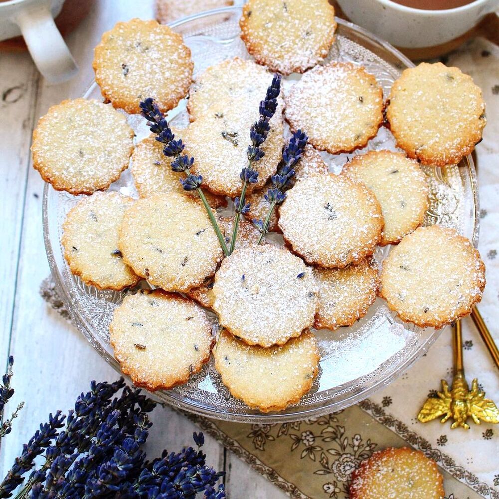 Edible lavender with cookie