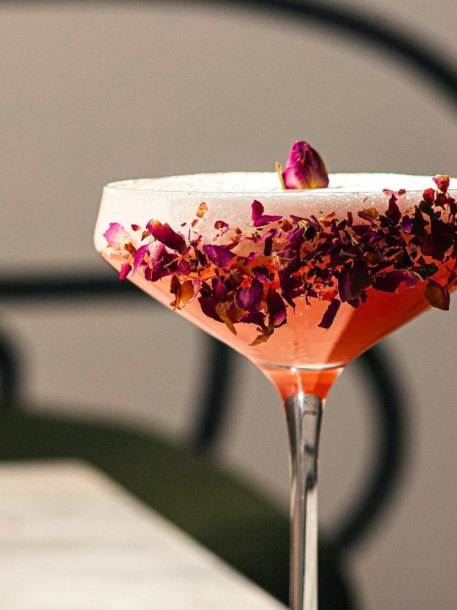 Edible roses on cocktail