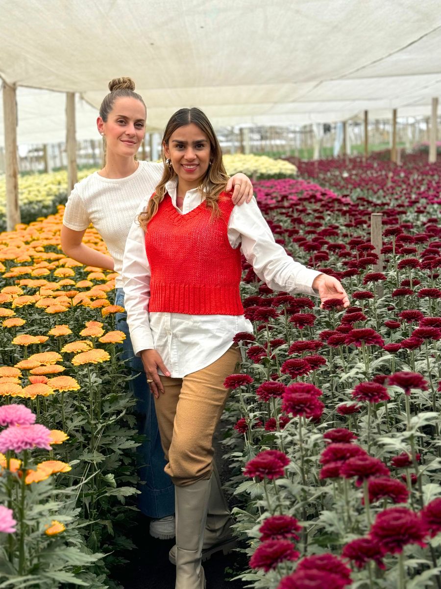 Melissa and Shallima at Flores el Capiro