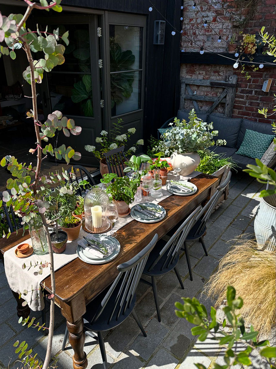 Alfresco dining shade garden on Thursd