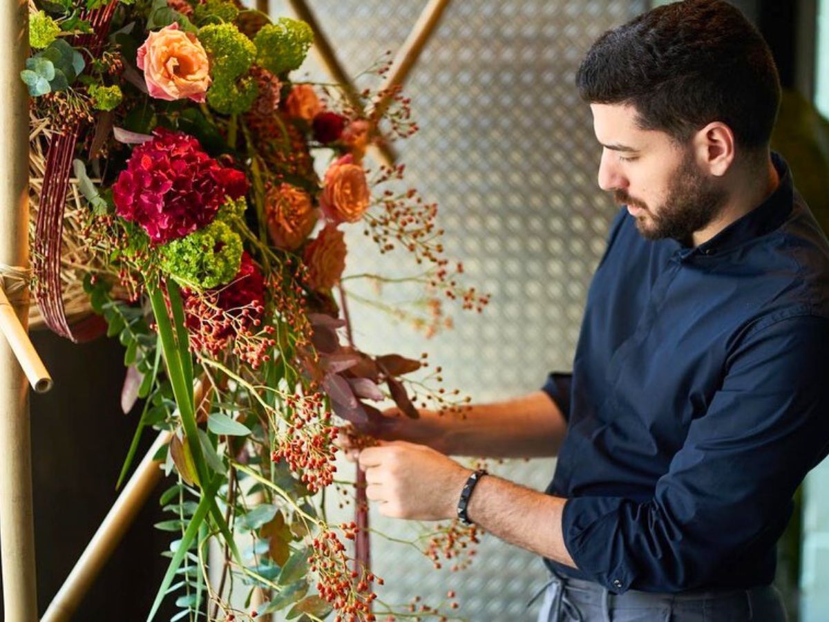 Abdulaziz working on a flower design