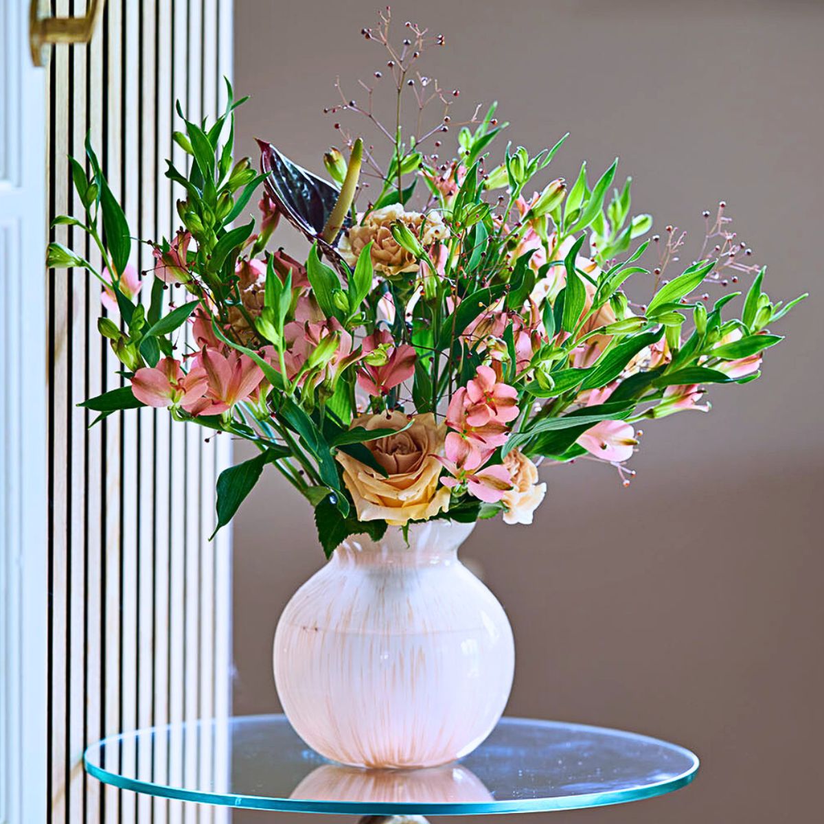 Royal Van Zanten’s Charmelia Apricot Adds an Extra Charm to the Elegance of Floral Arrangements