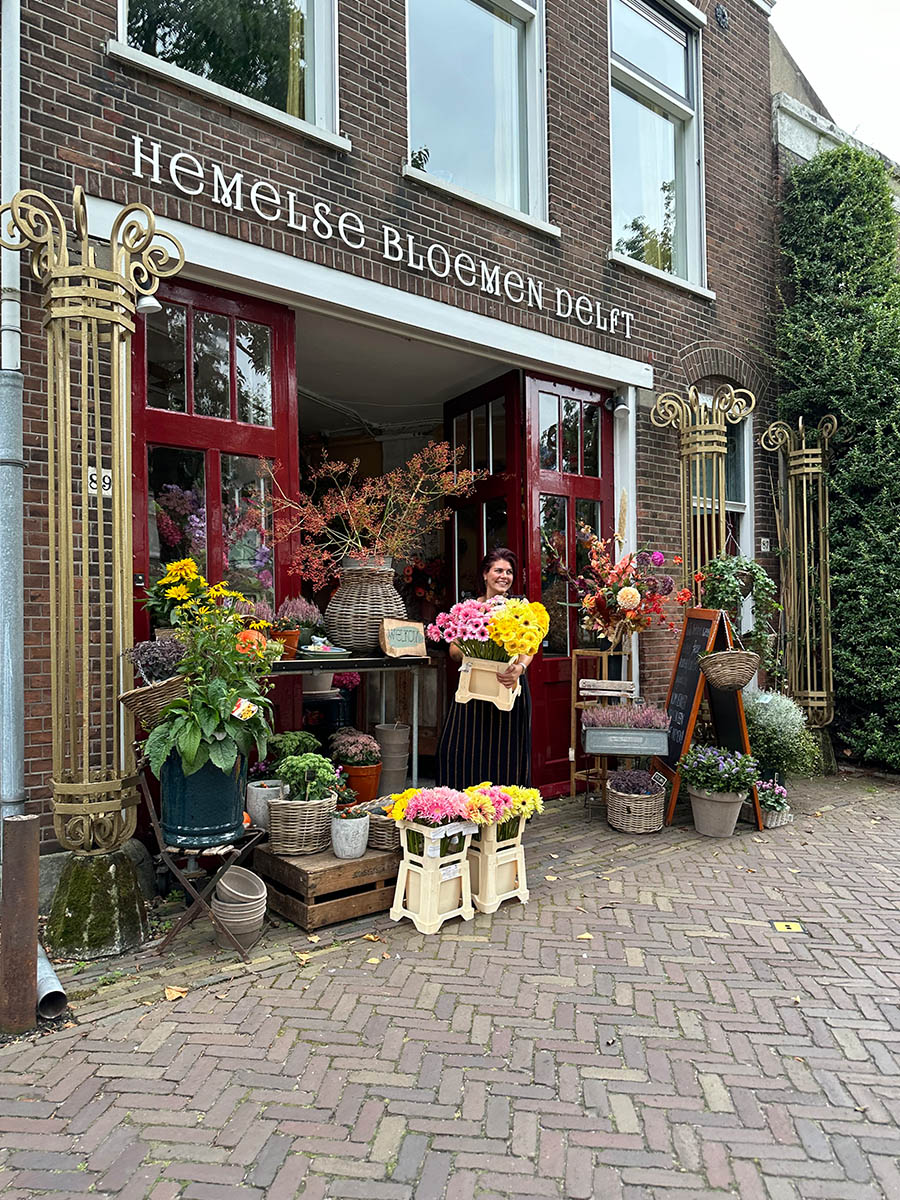 Florist from Hemelse Bloemen Delft