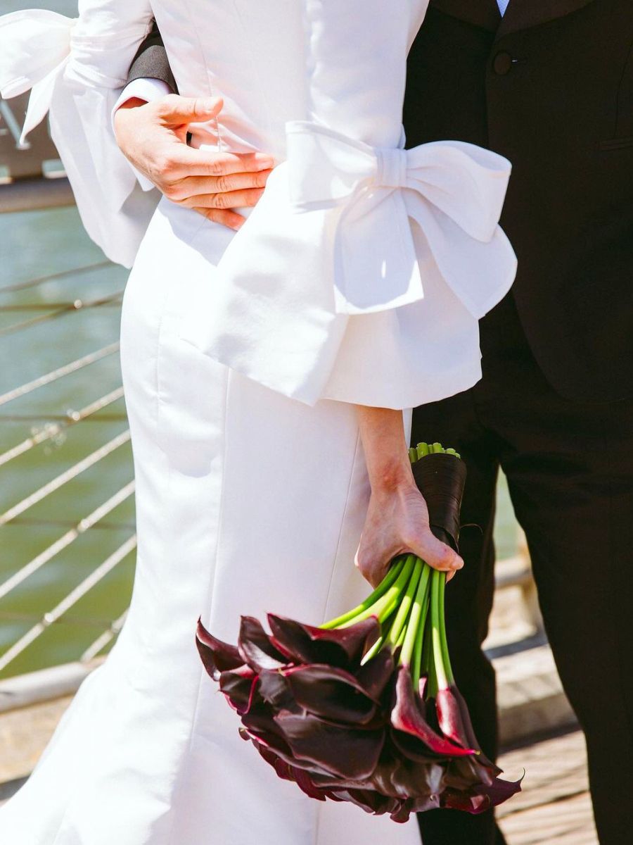 Burgundy bride bouquet