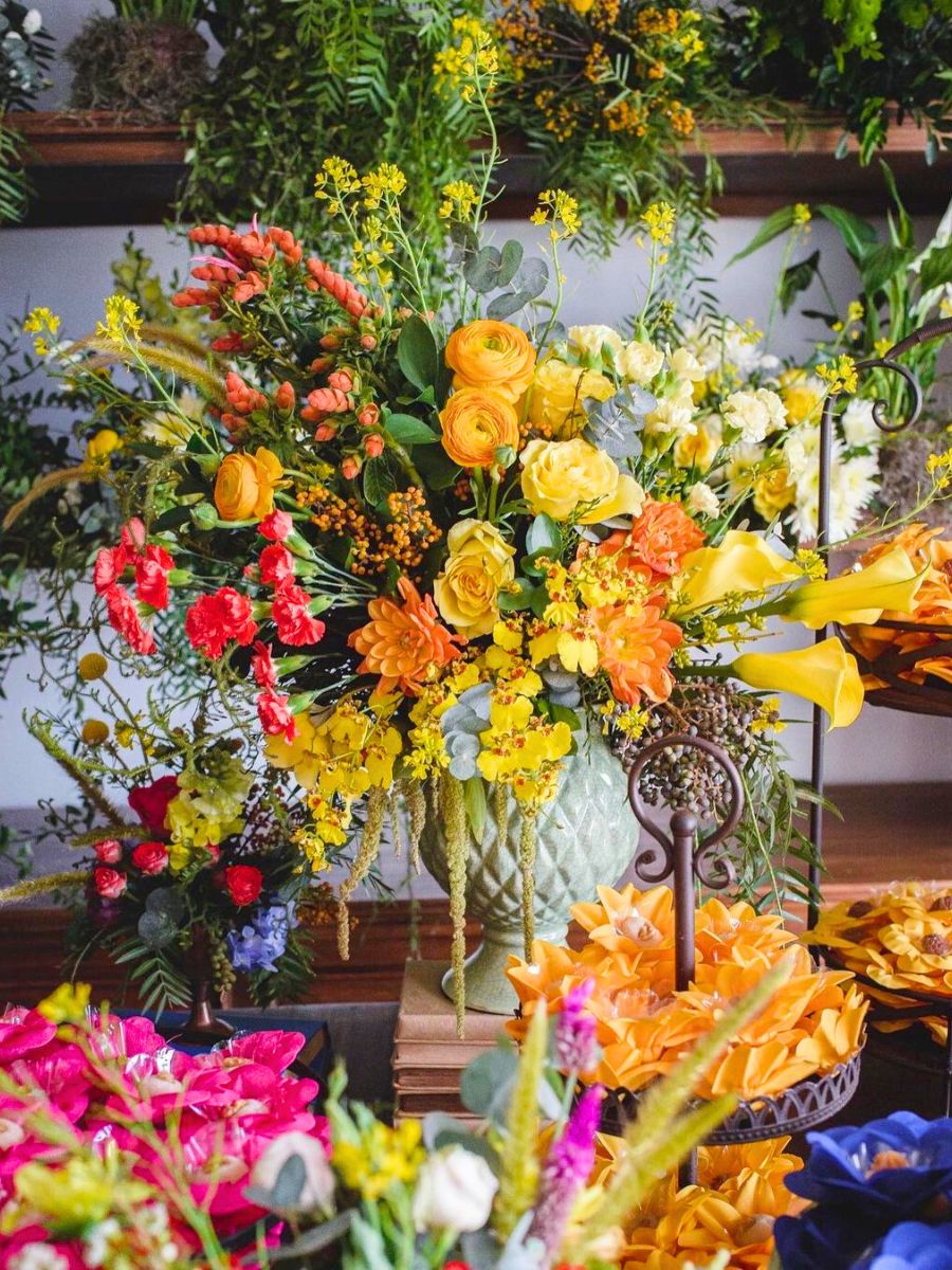 Yellow callas among other flowers for a wedding table